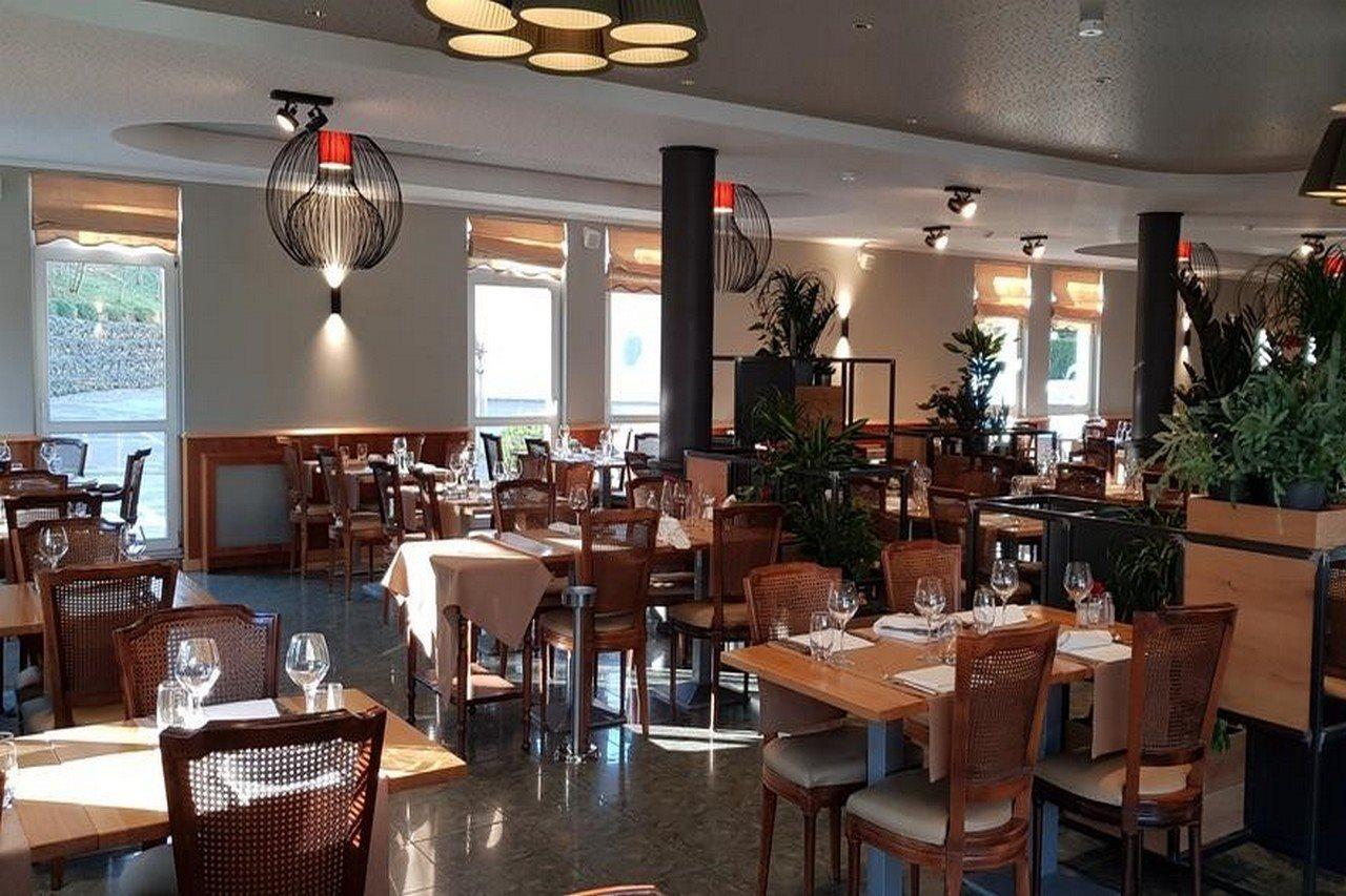 בשארג' Hotel-Restaurant Gulliver מראה חיצוני תמונה