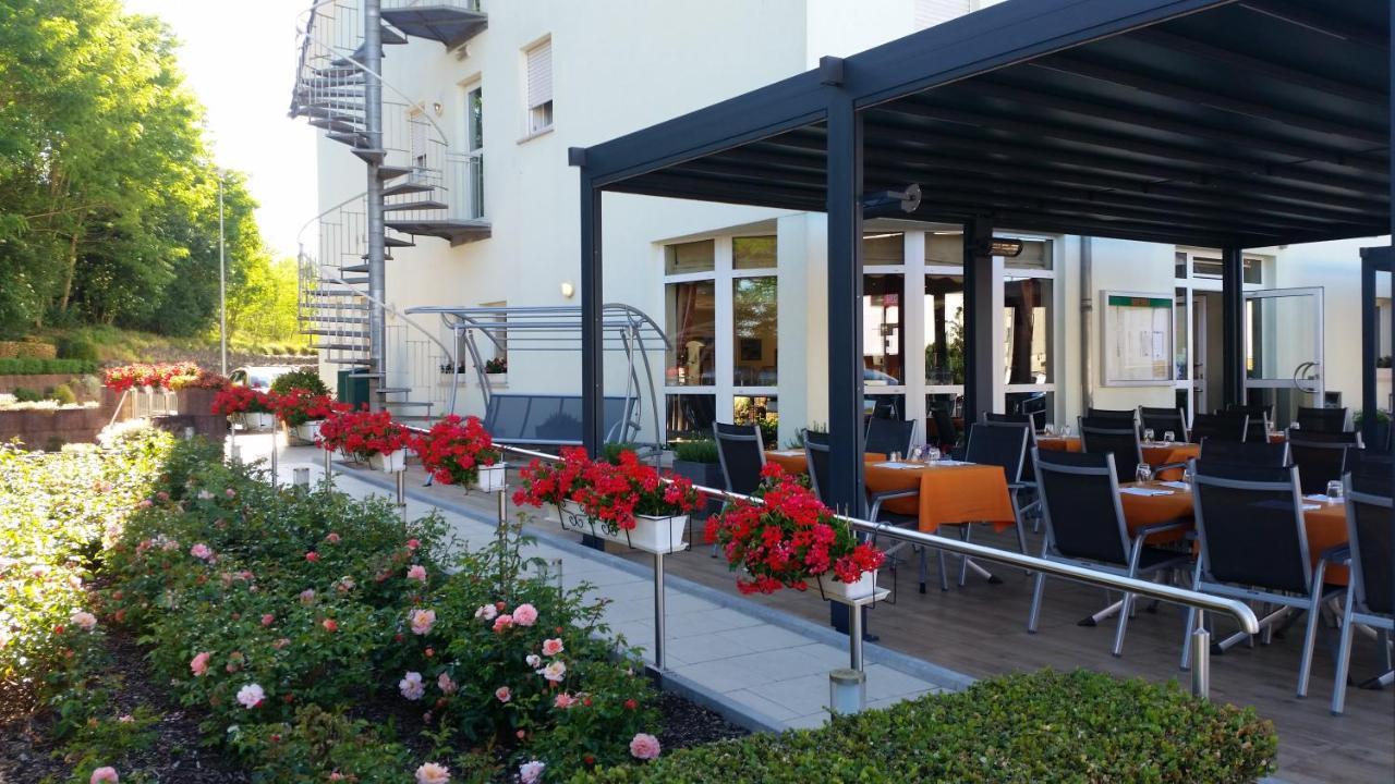 בשארג' Hotel-Restaurant Gulliver מראה חיצוני תמונה