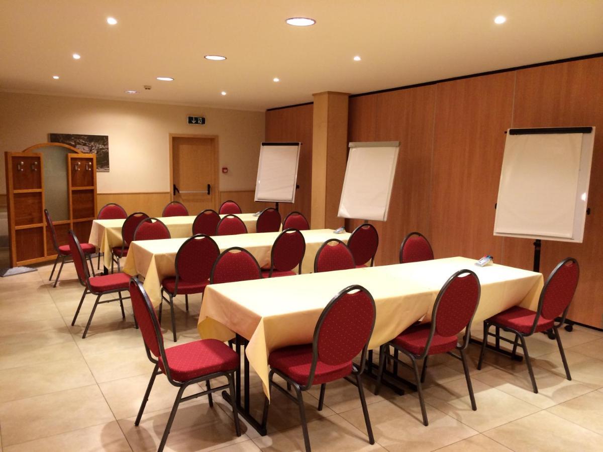 בשארג' Hotel-Restaurant Gulliver מראה חיצוני תמונה